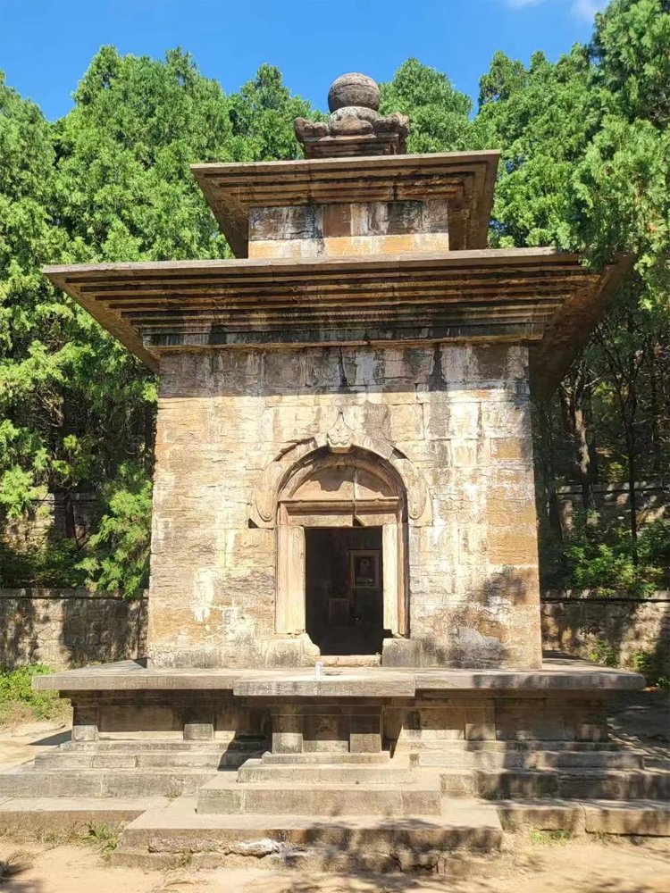 济南灵岩寺慧崇塔